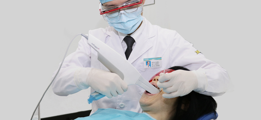 全数字化口腔扫描仪让传统取模印模从20分钟精简到3分钟，极简高效的体验让正畸变得更舒适。